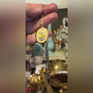 Vintage Gold Floral Pendant Necklace